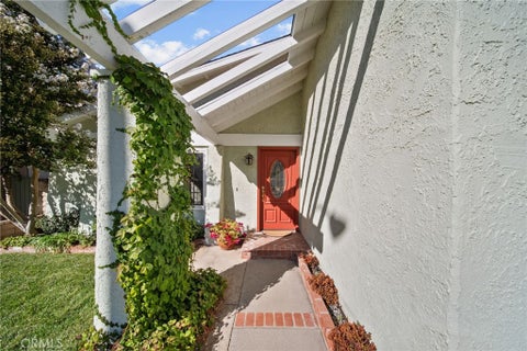 Photo of 25415 Via Impreso, Valencia, CA 91355 (MLS # SR26172533)