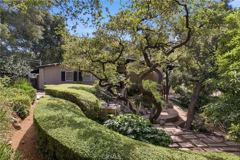 Photo of 828 Oakglade Dr, Monrovia, CA 91016 (MLS # AR26073645)