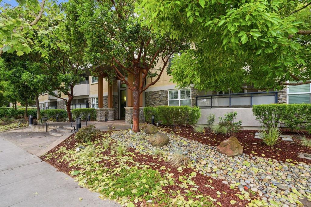 4388 El Camino Real 309