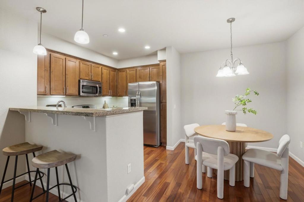 4388 El Camino Real 309