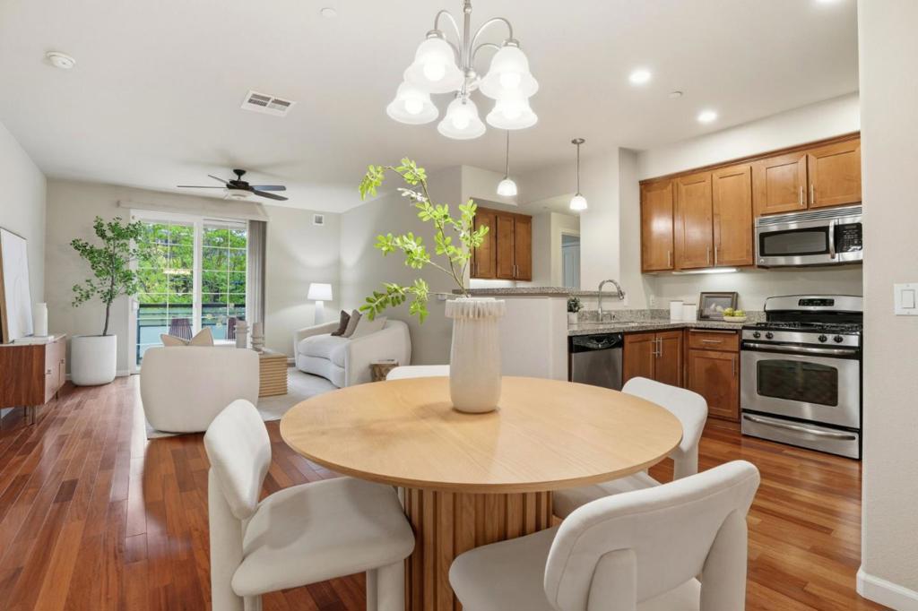 4388 El Camino Real 309