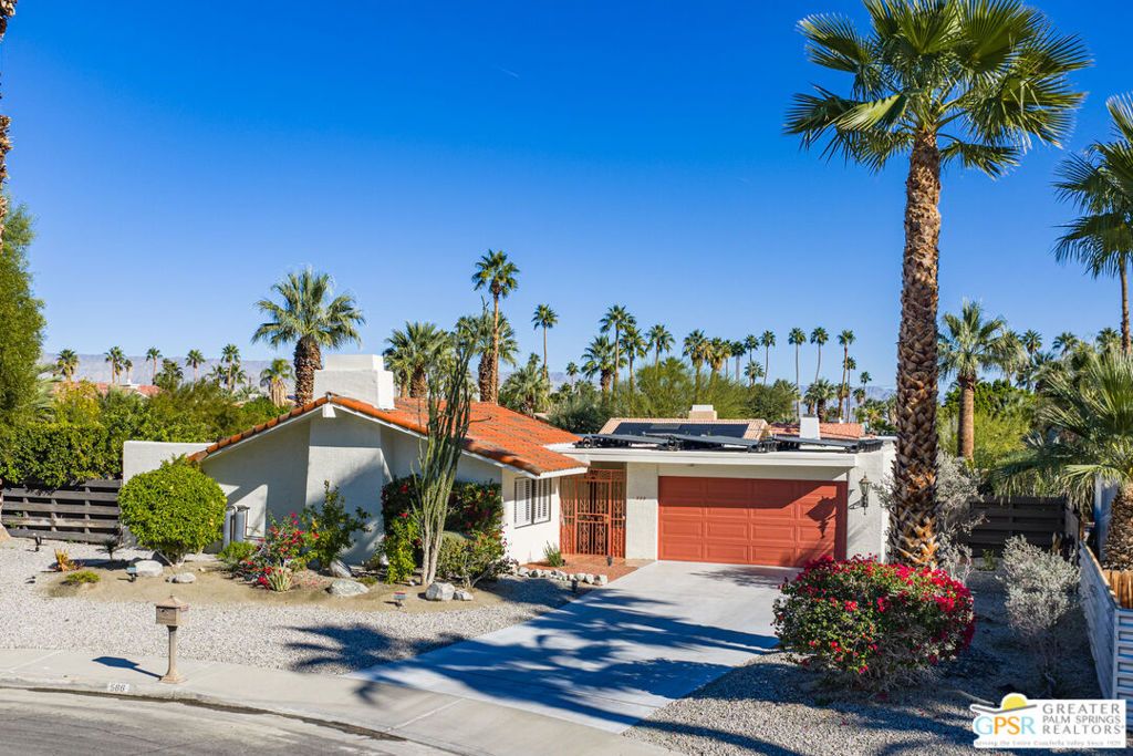 Photo of 566 N Sunset Way, Palm Springs, CA 92262 (MLS # 25629355PS)