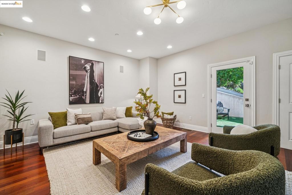 MONTCLAIR - Residential