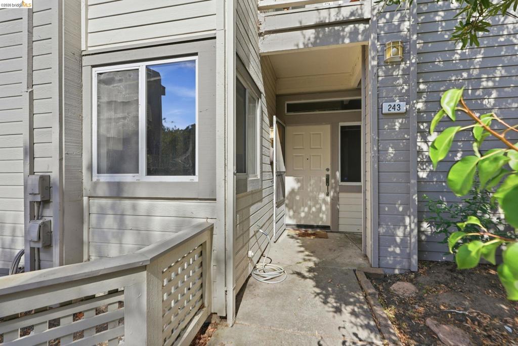 243 Florence Ct CT, Hercules CA 94547