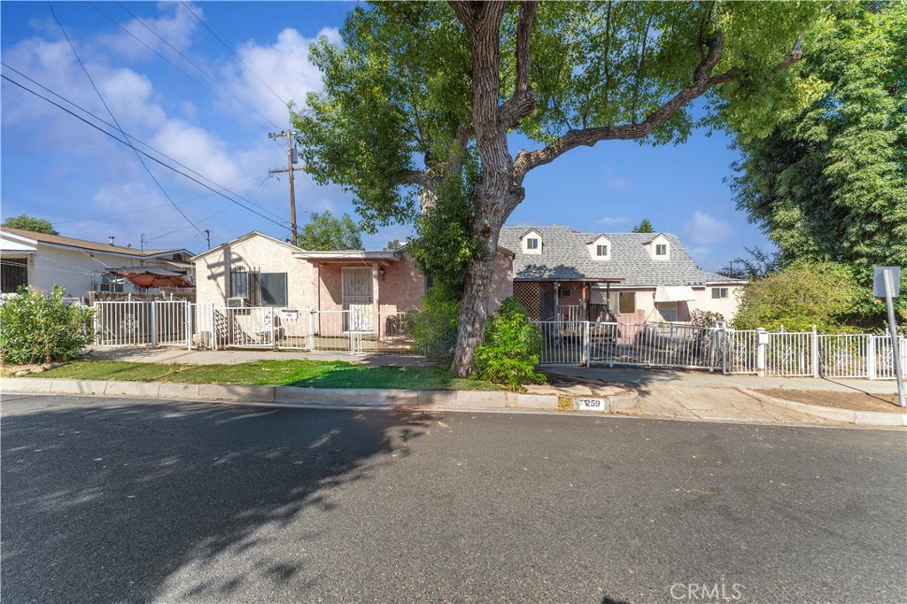 Investor’s Delight! Welcome to 259 S. Fremont Ave — a hidden gem with incredible potential. This property features 3 spacious bedrooms and 2 full bathrooms, perfectly situated on the quiet corner of Maple and Fremont. Think of this home like a classic car: it may need some new tires and a tune-up, but with the right touches, it will shine again. Don’t miss the opportunity to transform this diamond in the rough into something truly special. Come see it in person to appreciate the potential this property has to offer!