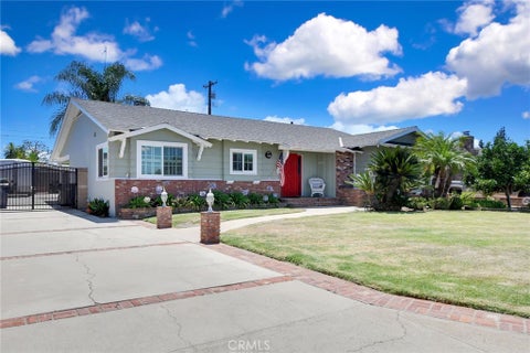 Photo of 510 Fernshaw DR, La Verne, CA 91750 (MLS # CV26149708)