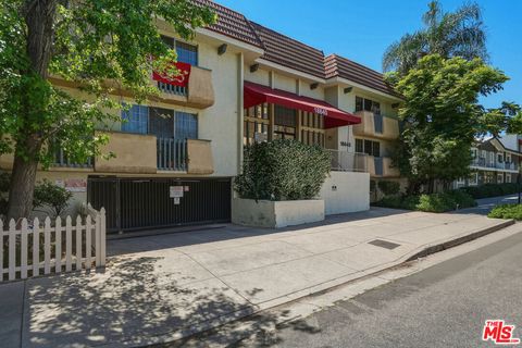 Photo of 18640 Collins Street #201, Tarzana, CA 91356 (MLS # 26827949)