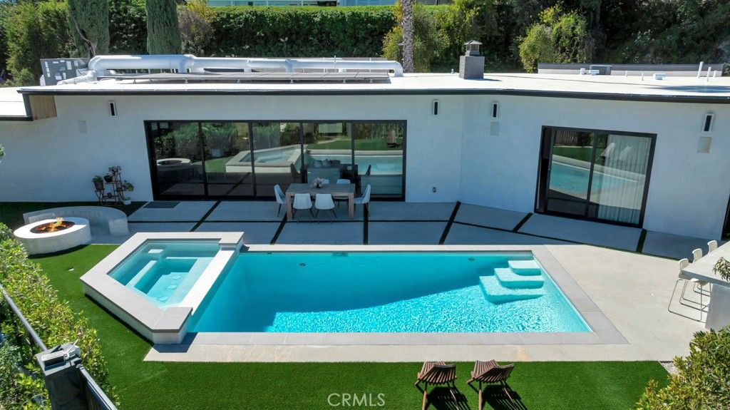 Photo of 15641 High Knoll Road, Encino, CA 91436 (MLS # SR26057169)