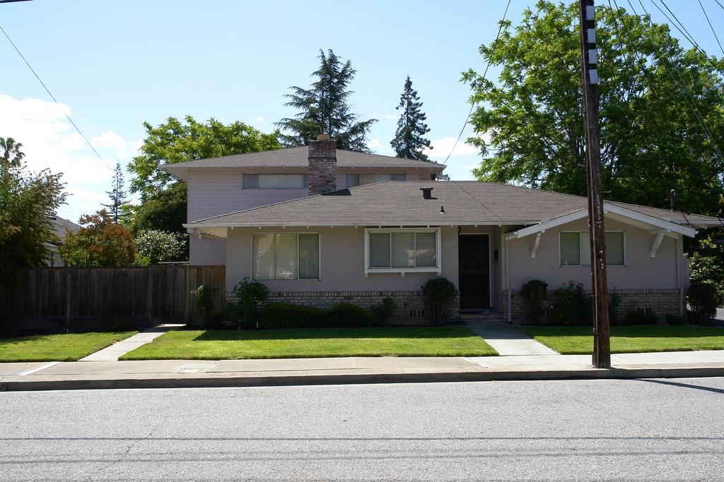 Prime Location for this very, very nice fourplex home within walking distance to downtown. Spacious room sizes, excellent move-in condition, BBQ area, cul-de-sac location, This lovely home is ready to call home. Don't miss!