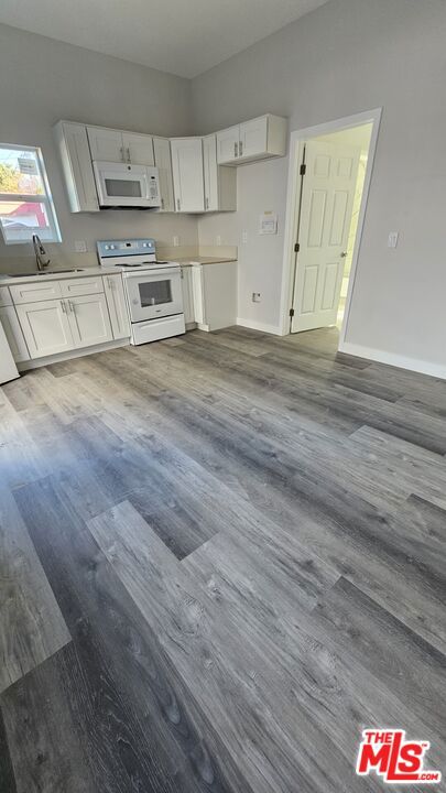 SECTION 8 WELCOME *** BRAND NEW 2025 CONSTRUCTION ** PARKING AVAILABLE ON SITE **** - HIGH CEILINGS- HIGH QUALITY FINISHES -, great location. easy access to 105 FWY, 110 FWY and 10 FWY - BRAND NEW CONSTRUCTION -ready for move-in - - LOW ELECTRIC BILL DUE TO SOLAR PANELS !!!!ASSIGNED PARKING - Close access to all freeway