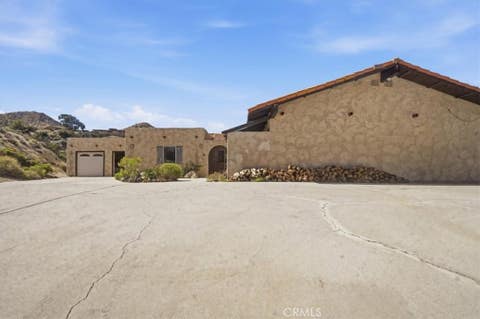 Photo of 54026 Ridge Rd RD, Yucca Valley, CA 92284 (MLS # DW26150053)