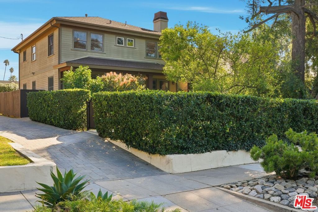 Photo of 1020 N Garfield Avenue, Pasadena, CA 91104 (MLS # 25608501)