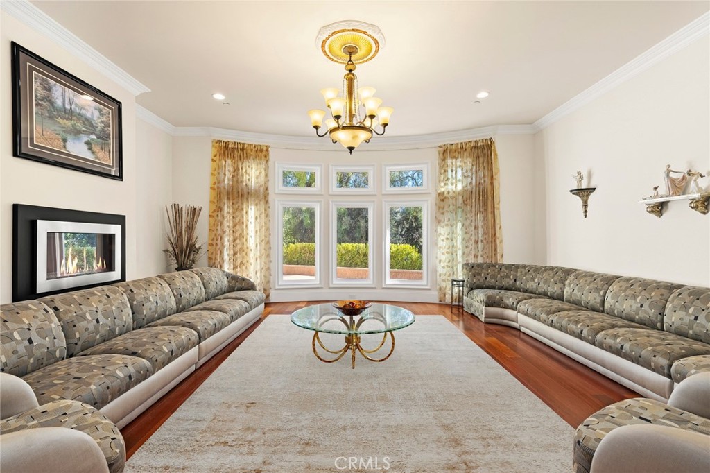 5092 Parkway Calabasas