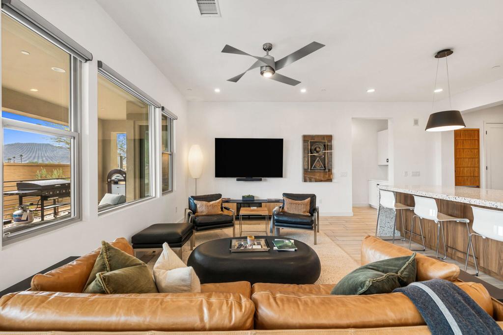 The Retreat at DW - Residential