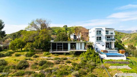 Photo of 12016 Mountain View Trail, Sylmar, CA 91342 (MLS # P1-25796)