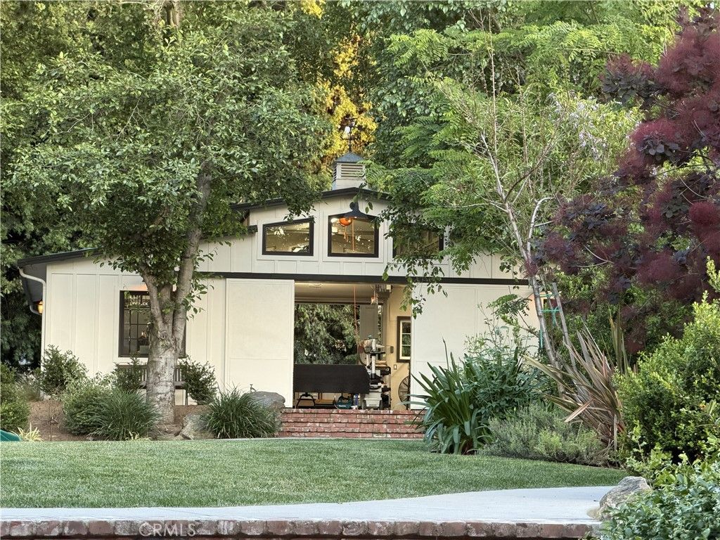 Photo of 186 Stonebrook St, Simi Valley, CA 93065 (MLS # SR26082250)