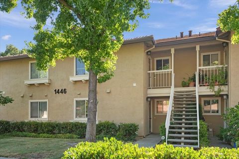 Photo of 1446 Chateau Cmn, Livermore, CA 94550 (MLS # 41124434)