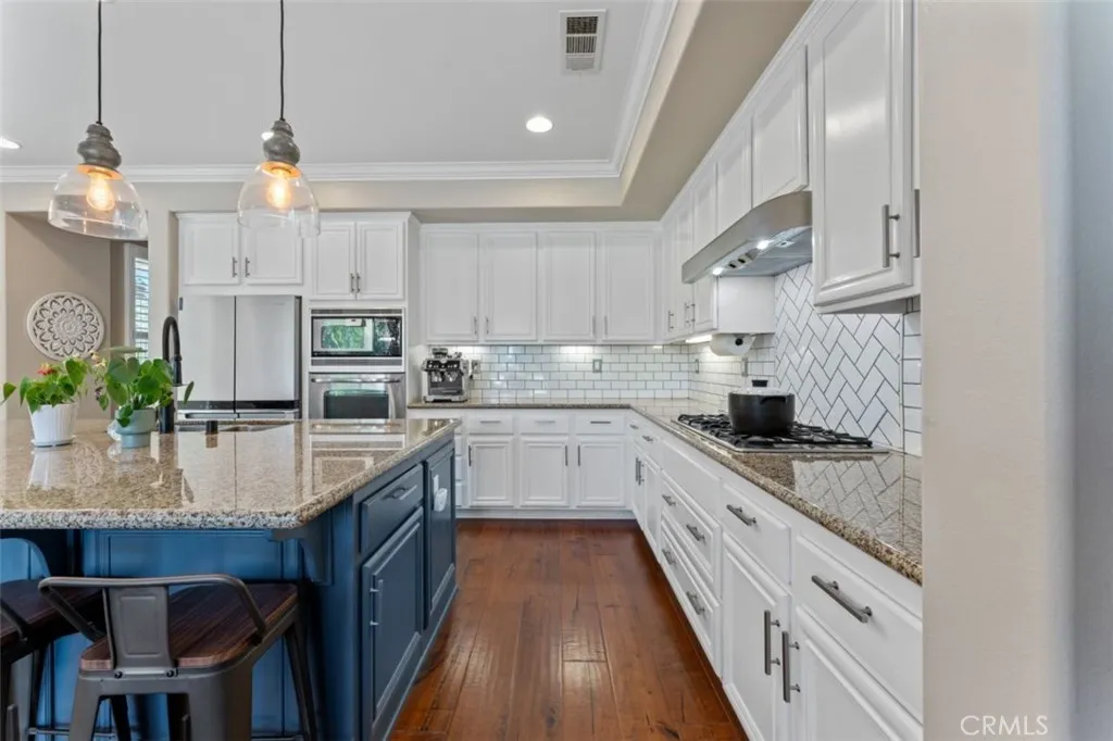 Canyon Country, California 91387, United States, 5 Bedrooms Bedrooms, ,4 BathroomsBathrooms,Residential,Active,174621