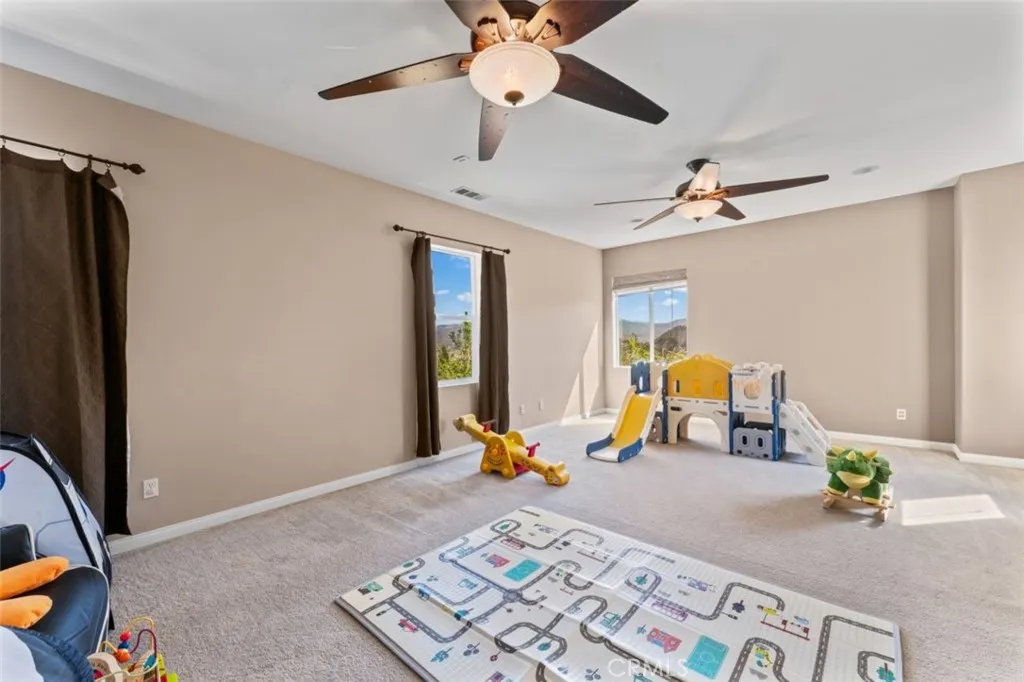 Canyon Country, California 91387, United States, 5 Bedrooms Bedrooms, ,4 BathroomsBathrooms,Residential,Active,174621