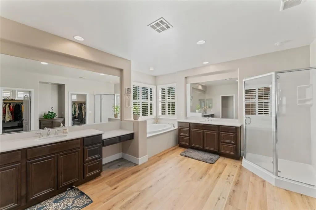 Canyon Country, California 91387, United States, 5 Bedrooms Bedrooms, ,4 BathroomsBathrooms,Residential,Active,174621