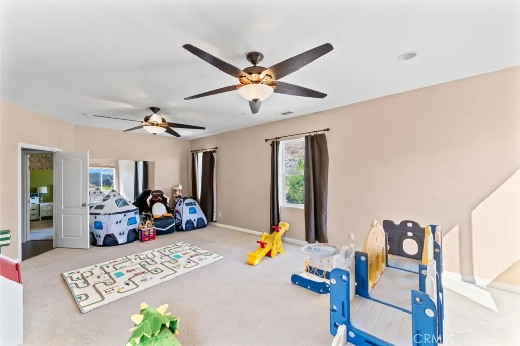 Canyon Country, California 91387, United States, 5 Bedrooms Bedrooms, ,4 BathroomsBathrooms,Residential,Active,174621