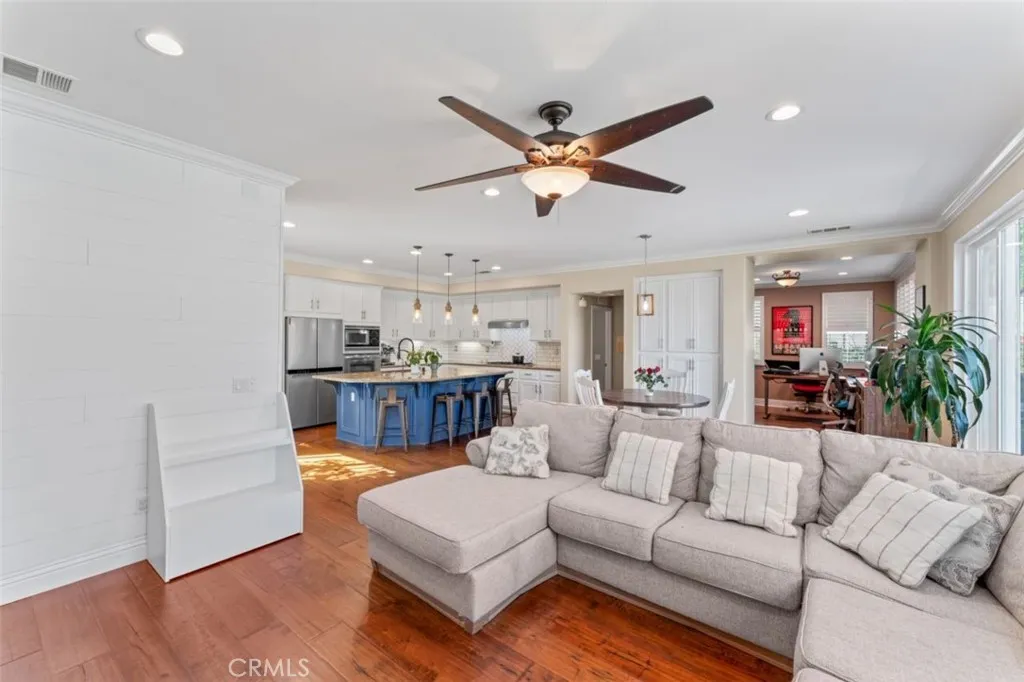 Canyon Country, California 91387, United States, 5 Bedrooms Bedrooms, ,4 BathroomsBathrooms,Residential,Active,174621