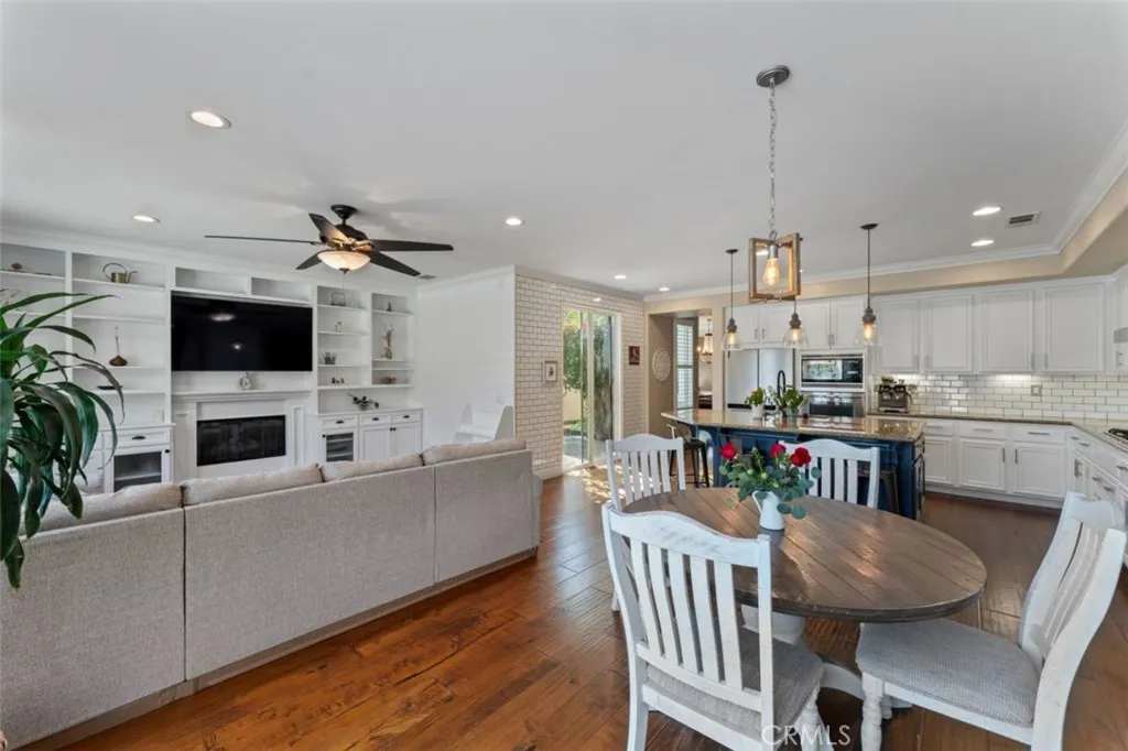 Canyon Country, California 91387, United States, 5 Bedrooms Bedrooms, ,4 BathroomsBathrooms,Residential,Active,174621