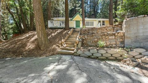 Photo of 2254 Spring Oak Drive, Running Springs, CA 92382 (MLS # CV26101802)