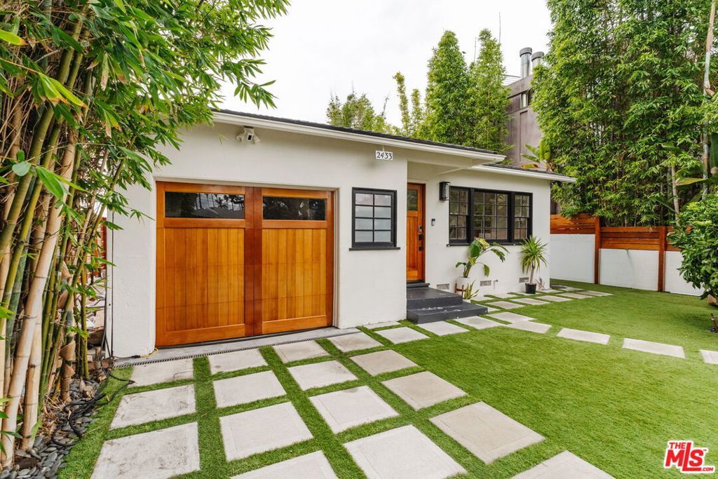 Photo of 2433 Wilson Avenue, Venice, CA 90291 (MLS # 26642359)