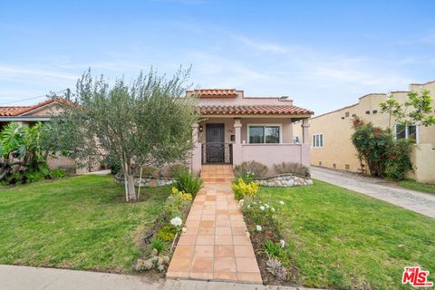 Photo of 1716 S Genesee Avenue, Los Angeles, CA 90019 (MLS # 25628537)