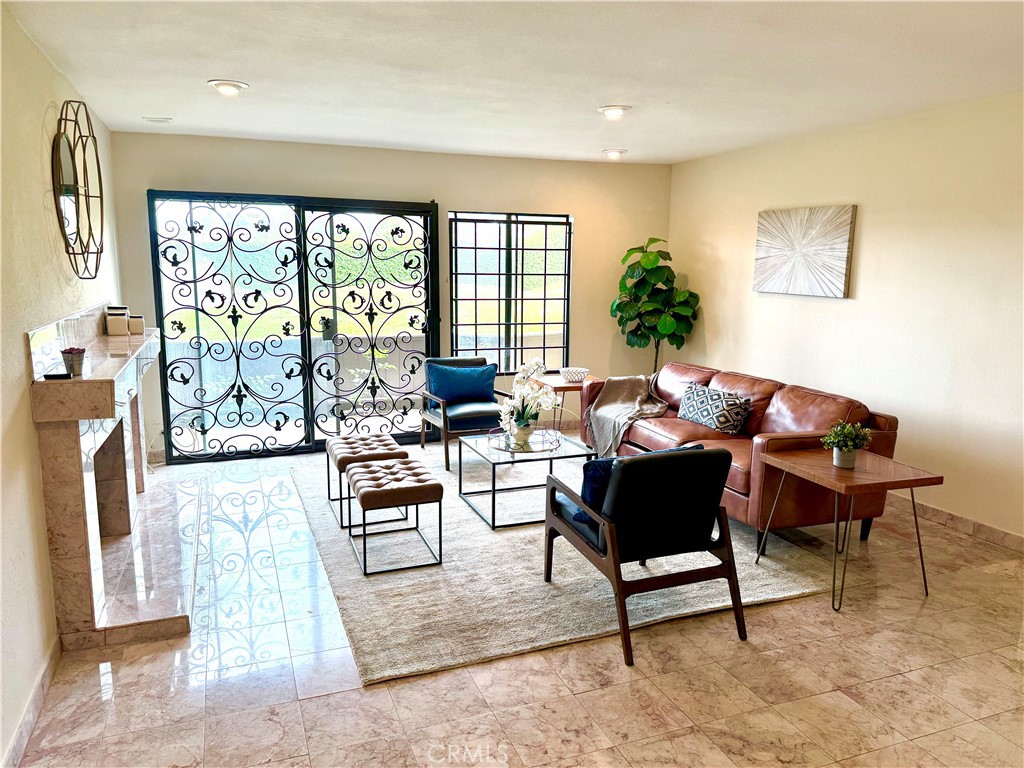 3613 Redwood