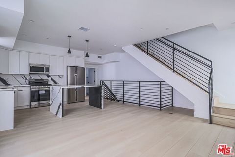 Photo of 11812 Gilmore Street, North Hollywood, CA 91606 (MLS # 25610439)