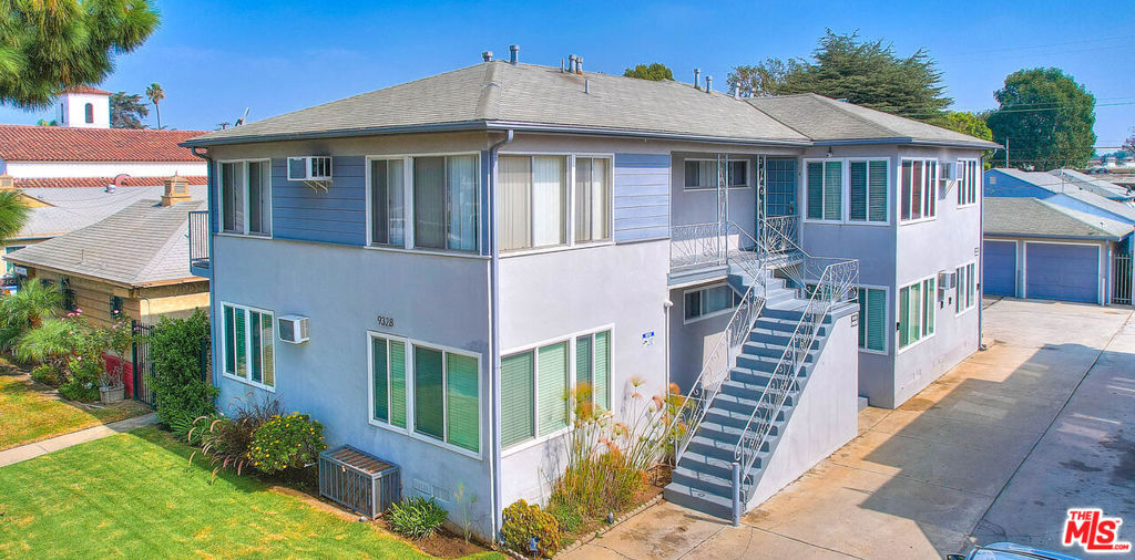 Don't miss out on this prime investment in one of Inglewood's most rapidly developing areas! This Prime Investment Opportunity offers four versatile apartments. Each two-bedroom apartment unit has high potential in one of Inglewood's most rapidly developing areas. Discover a fantastic opportunity to own a well-maintained four-unit apartment in a desirable neighborhood. This multi-family property offers a blend of charm, convenience, and substantial income potential, making it perfect for investors or owner-occupants seeking rental income. Each of the four units features thoughtfully designed layouts, ample natural light, and well-appointed interiors. Again, the complex comprises four two-bedroom units, making it ideal for attracting a diverse range of tenants. Modern kitchens, updated bathrooms, and generous living spaces enhance the appeal. With strong rental demand in the area and future value-add potential, this four-unit property presents an excellent opportunity to generate a steady income or live in one unit while renting out the others. Don't miss out on this rare find! Schedule your private tour today!