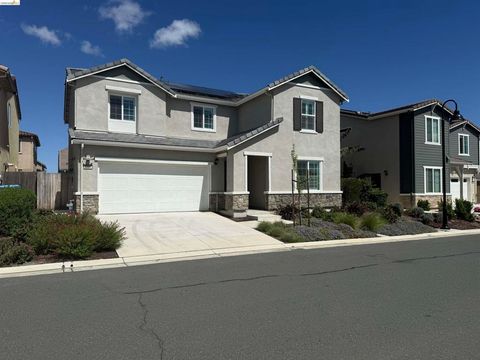 Photo of 5591 Saddle Rock Ln Ln, Antioch, CA 94531 (MLS # 41129445)