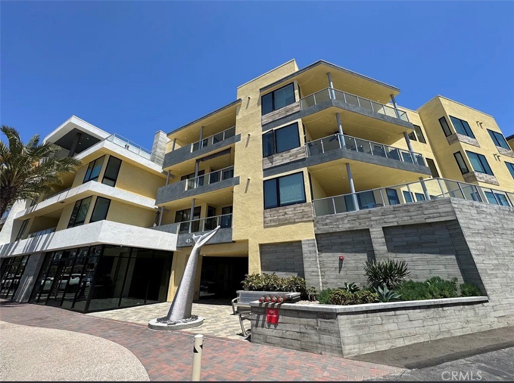 414 Main St Unit 210
