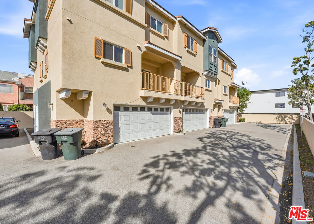 670 S Magnolia Avenue