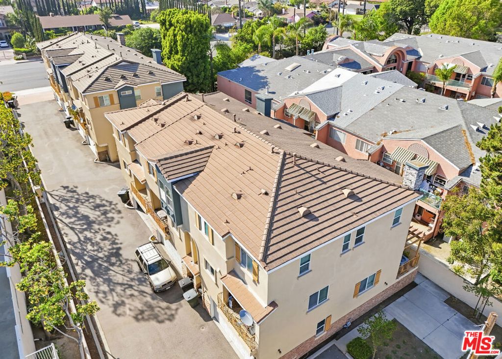 Photo of 670 S Magnolia Avenue, Anaheim, CA 92804 (MLS # 26686525)