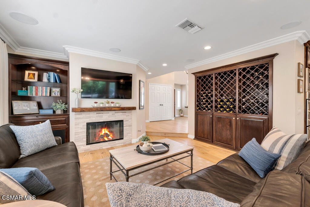 360 Cliffhollow Court