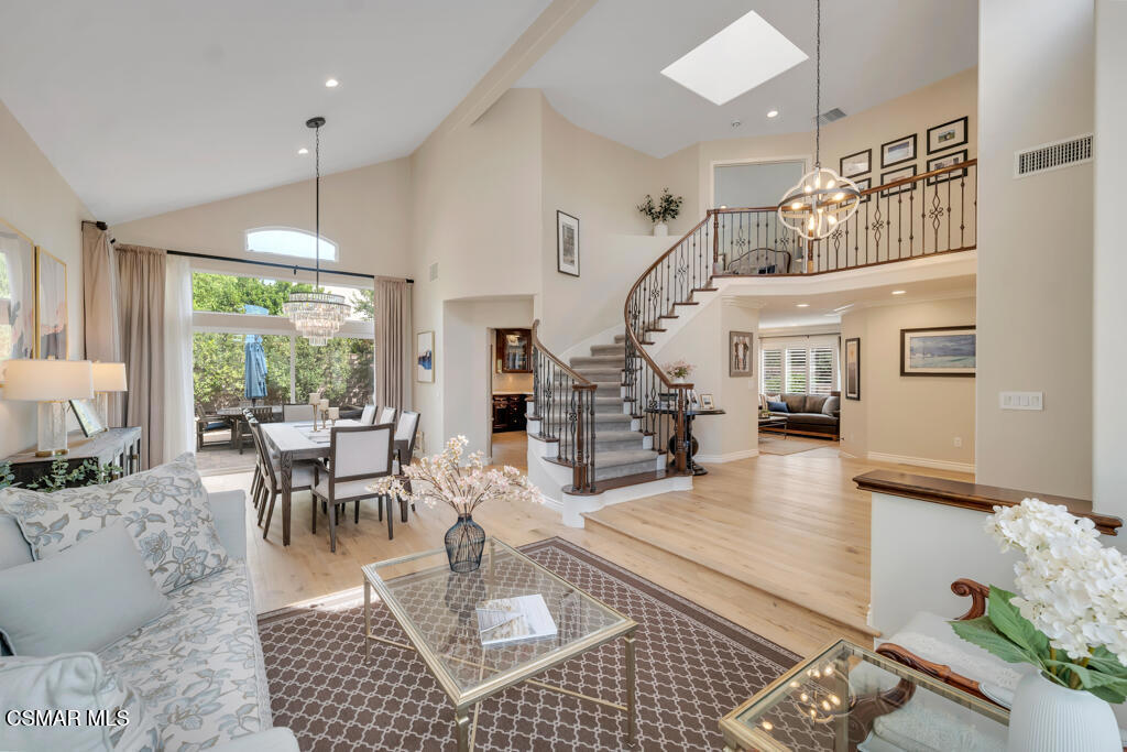 360 Cliffhollow Court