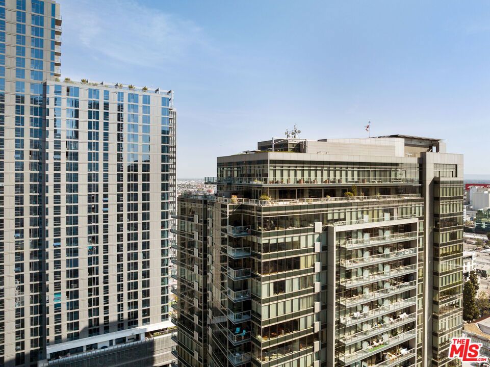 1155 S Grand Avenue 2204