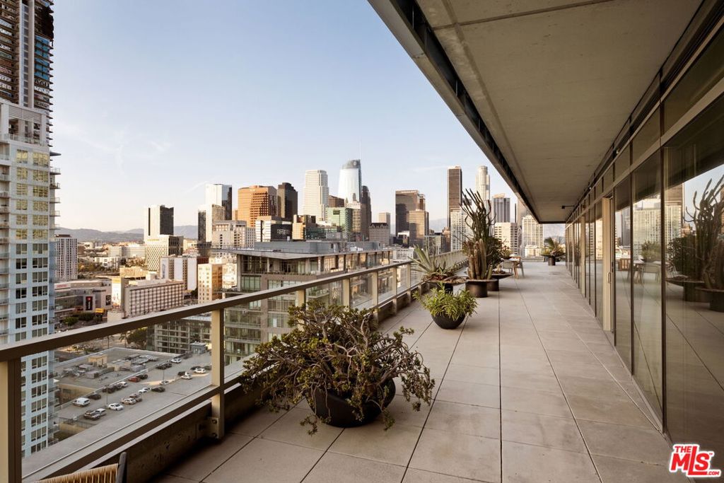 1155 S Grand Avenue 2204