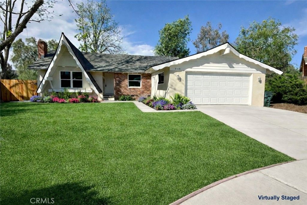 Photo of 943 Tapies Court, Newbury Park, CA 91320 (MLS # SR26037716)