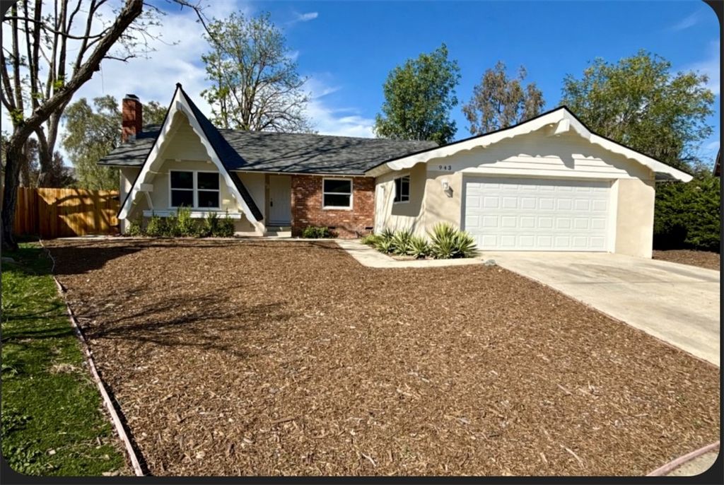 Photo of 943 Tapies Court, Newbury Park, CA 91320 (MLS # SR26037716)