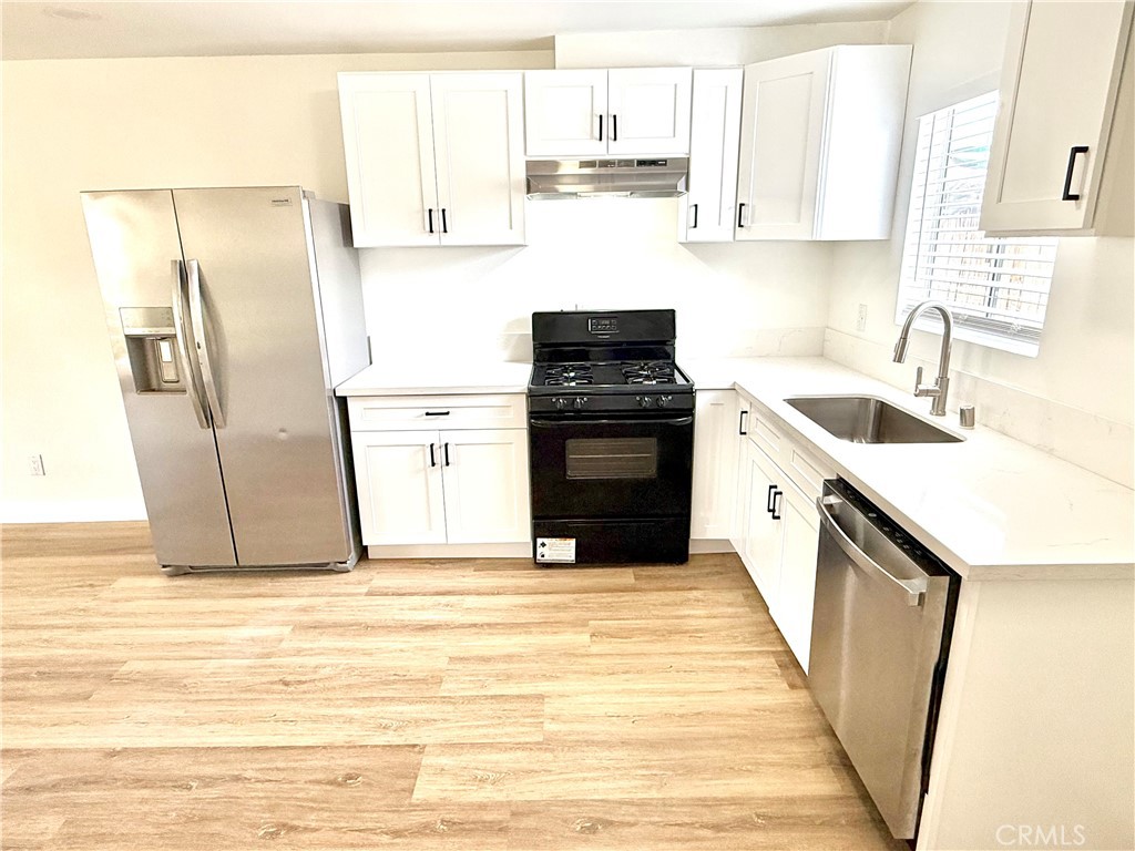 Remodeled 2 bedroom 2 bathroom townhouse style unit with private 2 car garage, private laundry room and it's own backyard. New flooring and fresh paint throughout. Remodeled kitchen with new quartz counters, new cabinets, new fixtures and new appliances. Remodeled bathrooms with new cabinets, counters and fixtures. Open and airy floor plan. Primary bedroom has walk-in closet. Garage has automatic roll-up door.