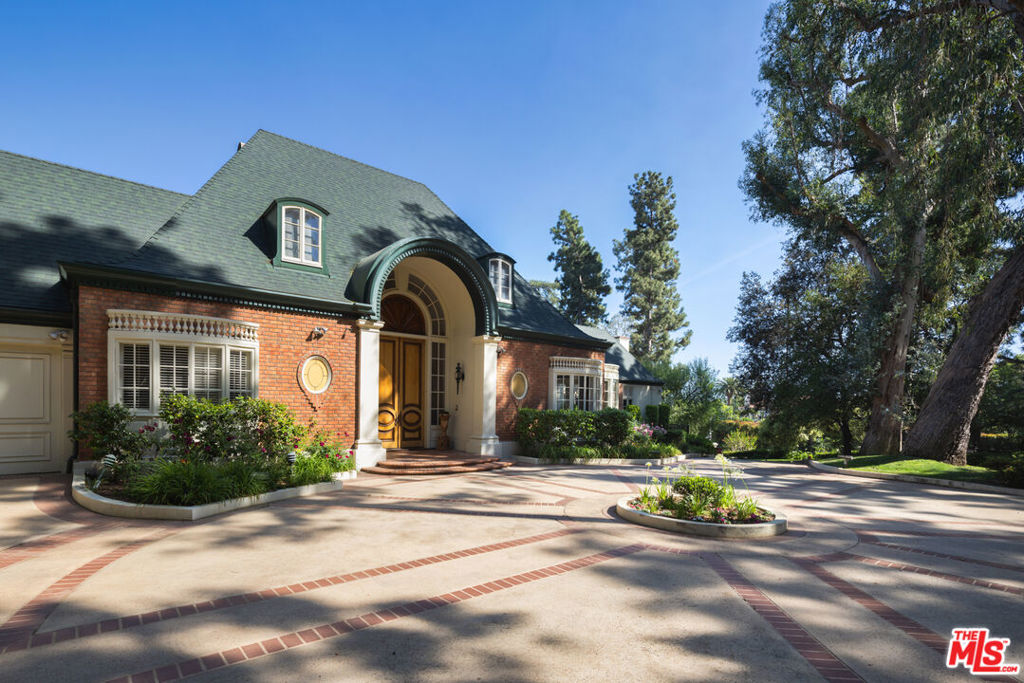 1025 N Crescent Drive