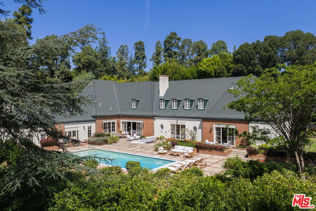 Photo of 1025 N Crescent Drive, Beverly Hills, CA 90210 (MLS # 26672669)