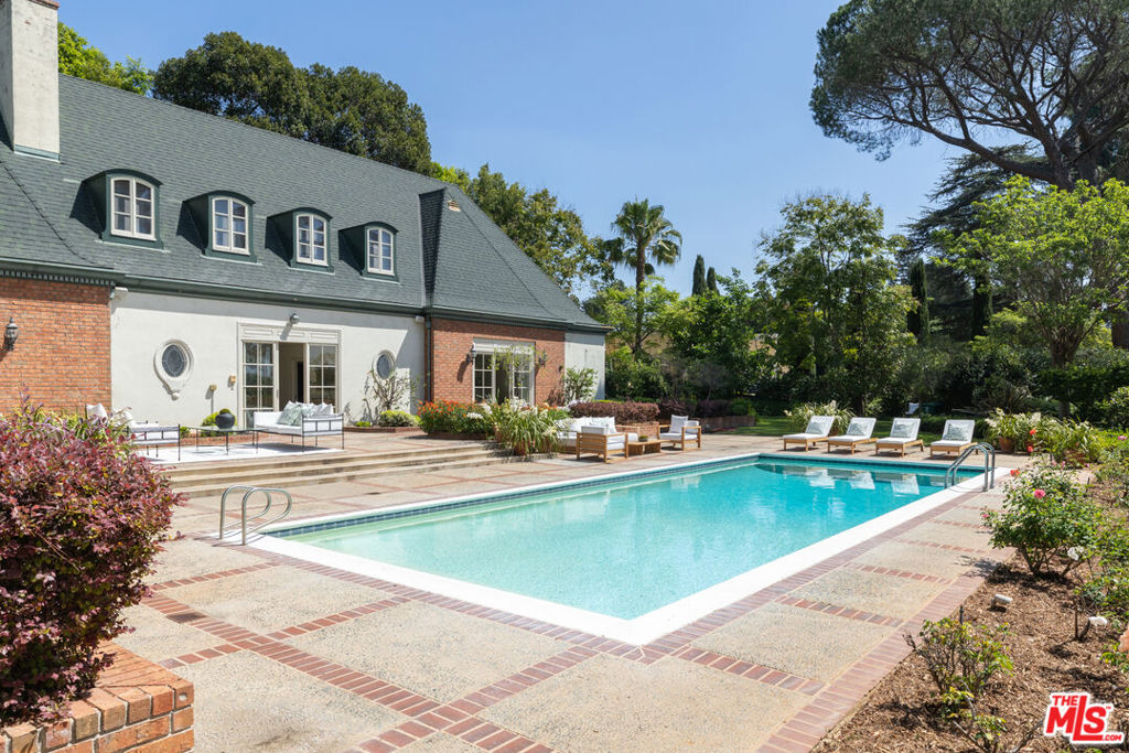 1025 N Crescent Drive