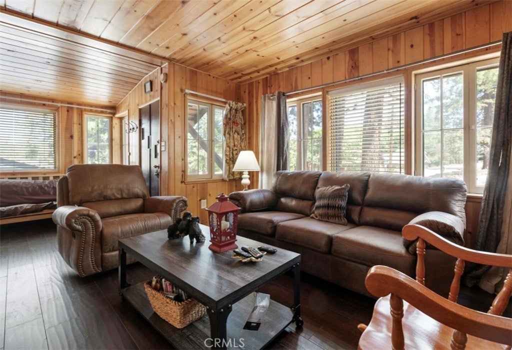 1118 Clubview Drive