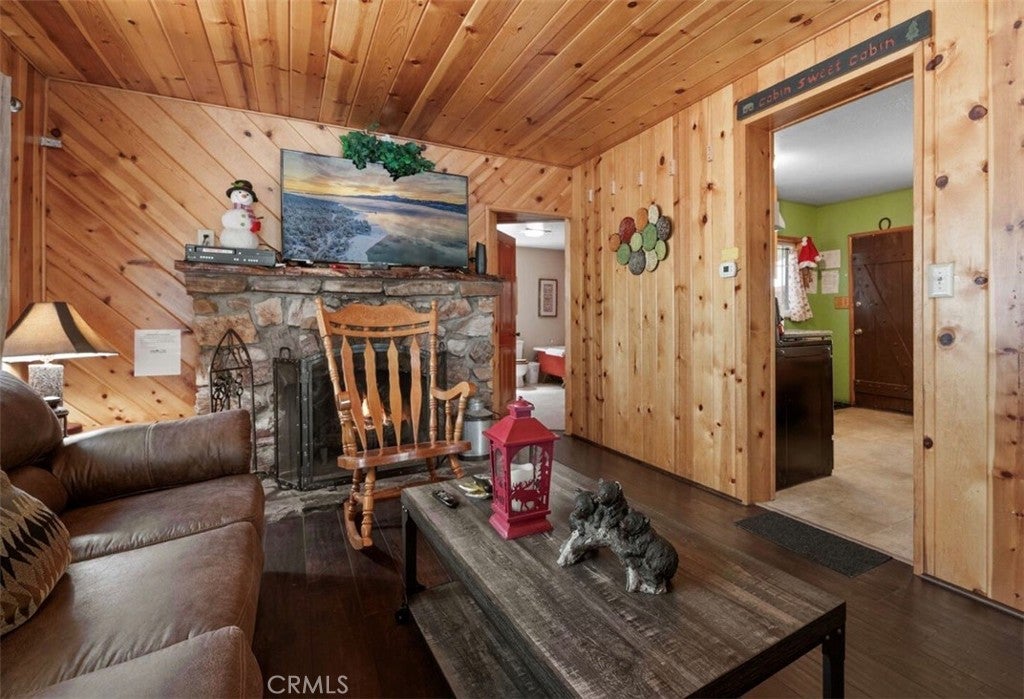 1118 Clubview Drive