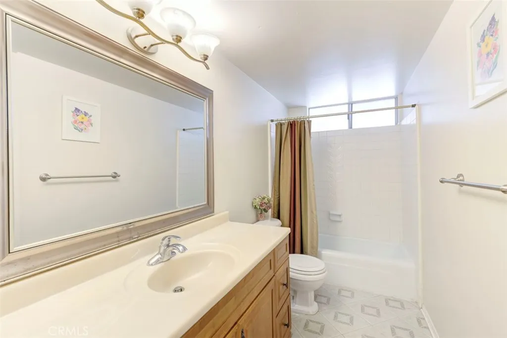 Santa Ana, California 92705, United States, 4 Bedrooms Bedrooms, ,2 BathroomsBathrooms,Residential,Active,174664